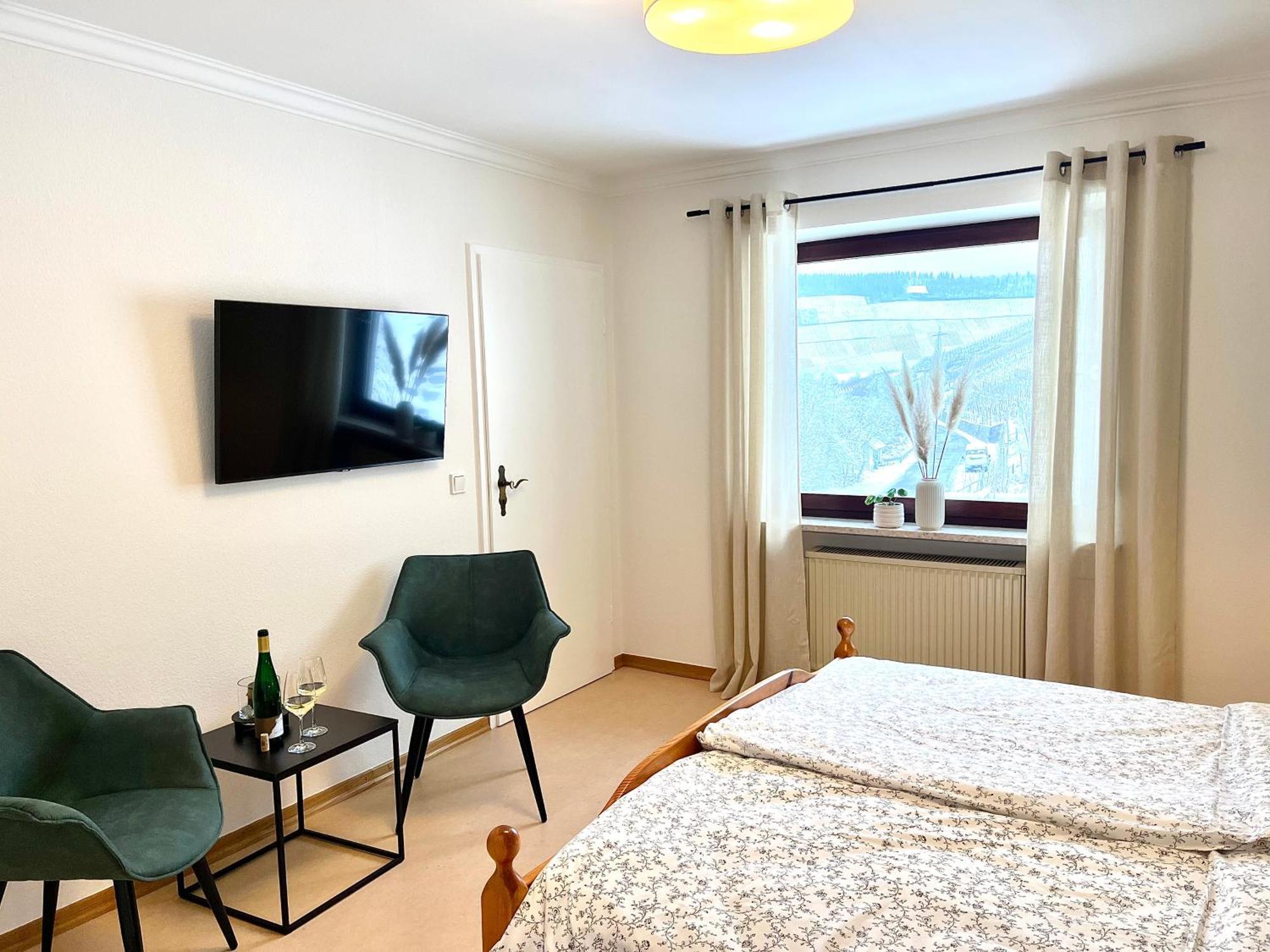 Pension 1595 Im Weingut Botzet Maring-Noviand Exterior foto